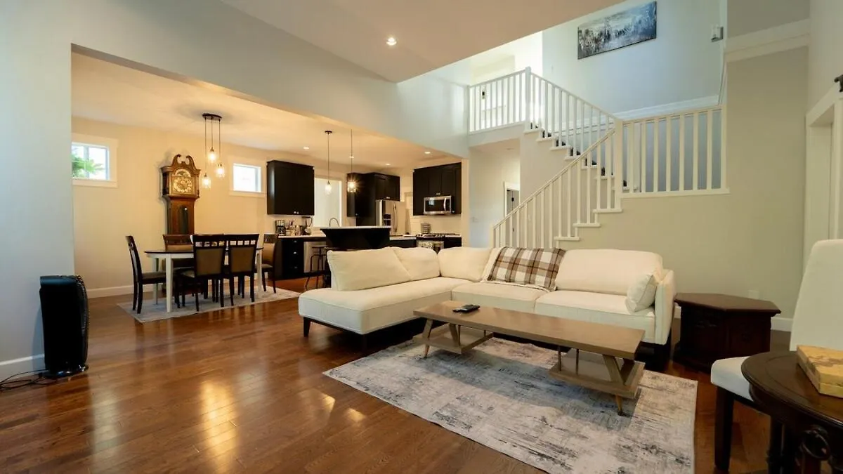 Villa Charming Scape By Bear Mountain Victoria