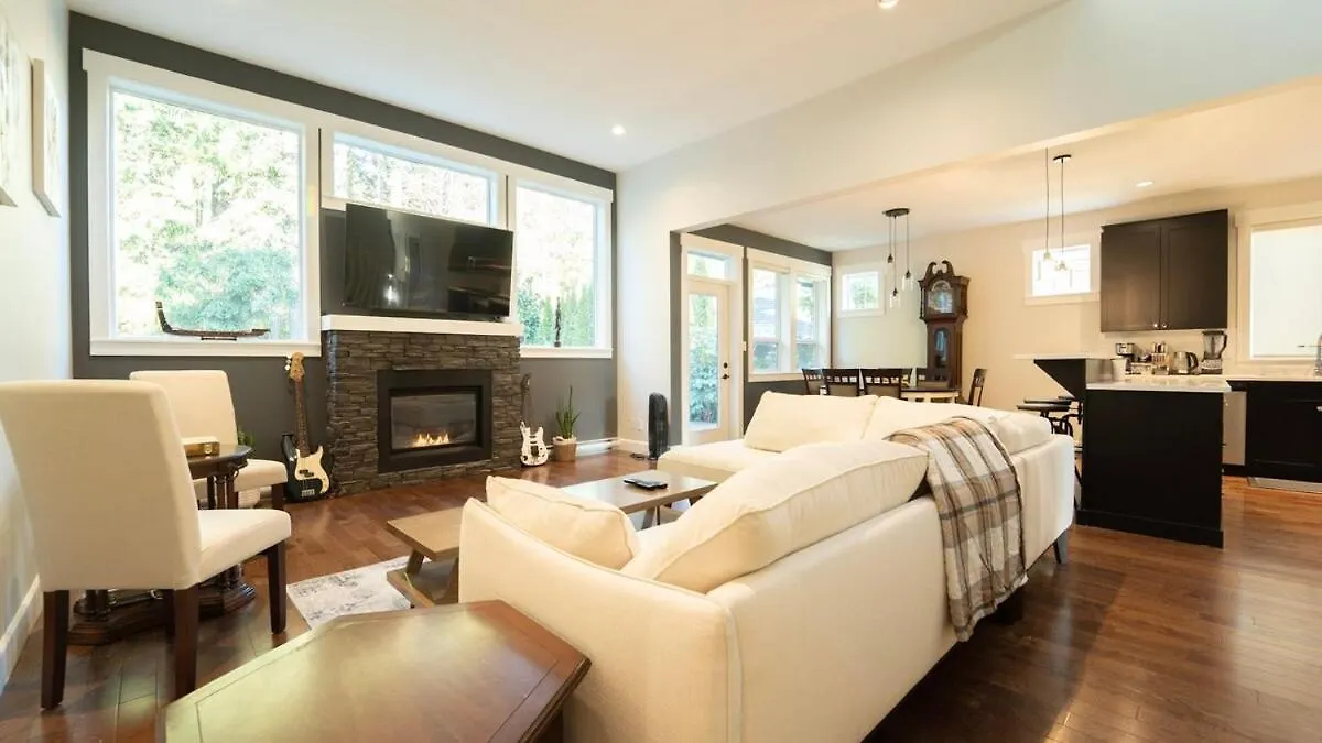 Villa Charming Scape By Bear Mountain Victoria
